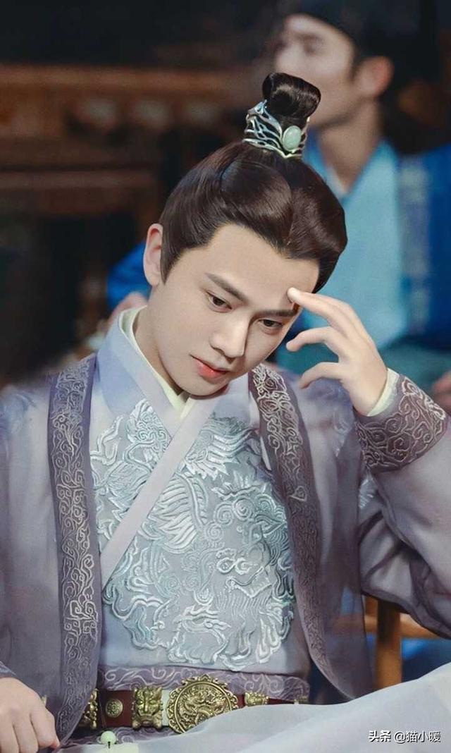 任嘉伦与聂欢的婚纱照:任嘉伦为什么那么早结婚？