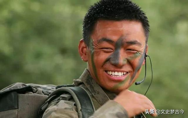 士兵突击许三多:士兵突击里面的许三多如果不退伍，最高能升到什么级别？