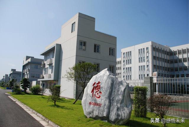 在监狱的犯人,他们的生活是什么样的？会不会像电影里面那样被打？