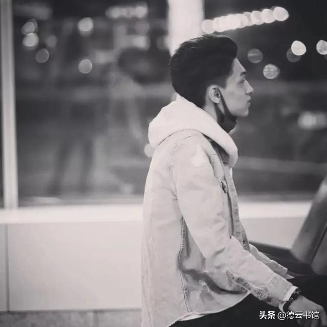 秦霄贤家世:对于秦霄贤基本功不够但是被捧红有什么看法