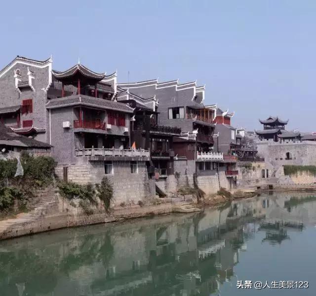 金铃花大图片:金铃花图片大全 为什么城里人越来越喜欢去农村散心？