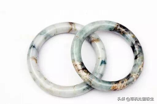 怎样选择玉手镯尺寸,想买玉石手镯，该怎样挑选？