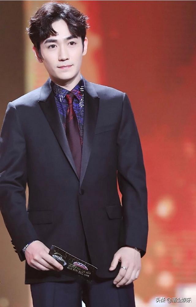 童谣和章子怡好像:怎么看待朱一龙出演《叛逆者》