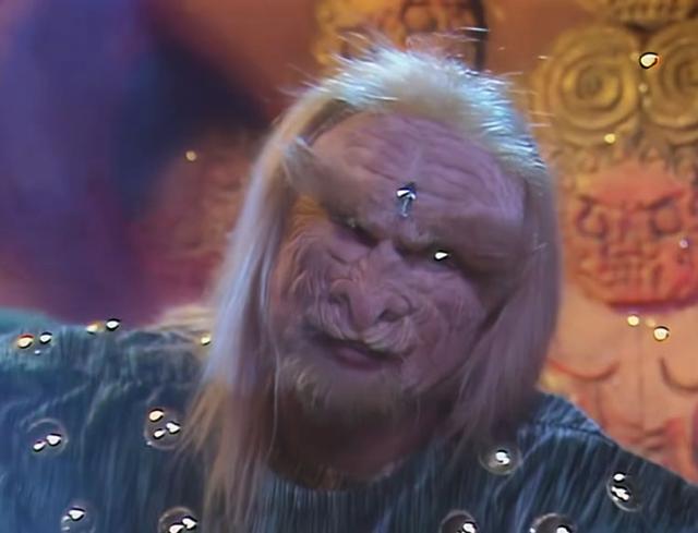 《西游记》中,九头狮见到主人服服贴贴,青牛精为何敢向主人丢金刚琢?