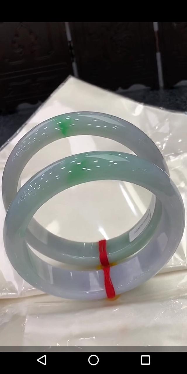 老凤祥5000左右玉手镯,五千左右能买个什么品质的翡翠手镯？