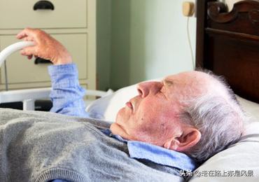 头条问答 - 老年人骨折卧床后食欲不振的原因有哪些,家人如何护理正确