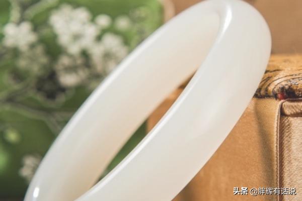 和田玉手镯种类,教你认识几种假和田玉手镯？