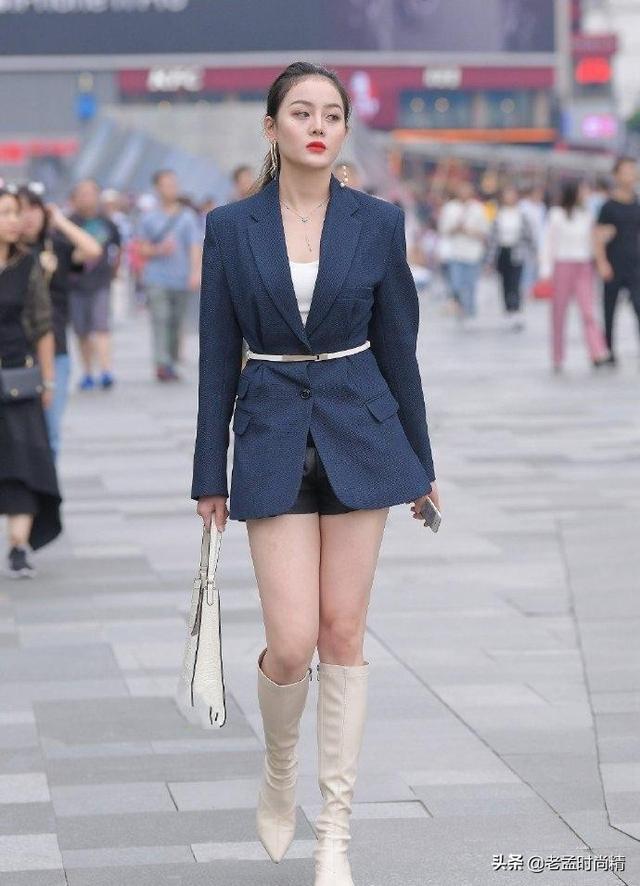 蓝色单西怎么搭配？