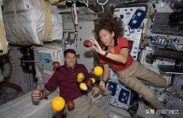 在太空上应该如何喝水，宇航员如何在太空中获得饮用水
