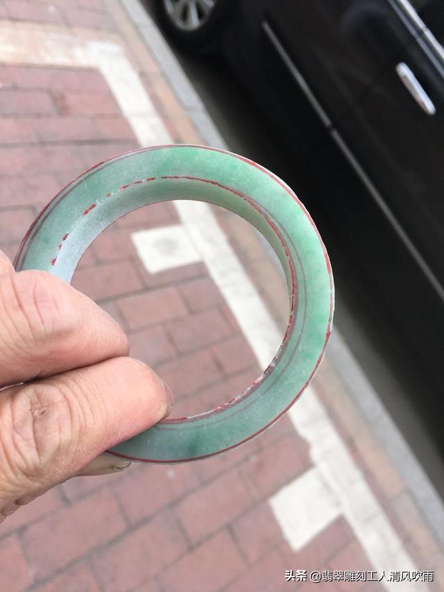 翡翠手镯有贯穿棉纹能买吗