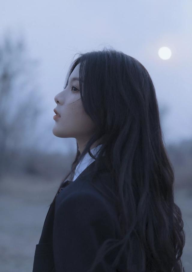 鞠婧祎和杨超越谁的“单兵战斗力”更强？