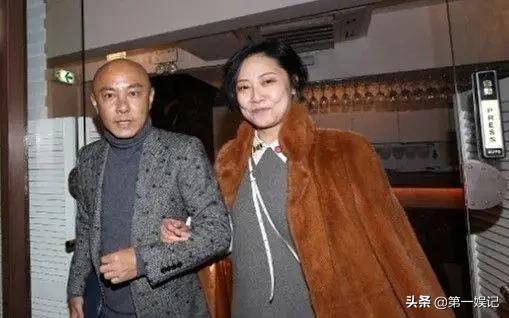 张卫健的老婆是谁:为什么张卫健跟她老婆结婚这么多年却不生孩子，他们是丁克族吗