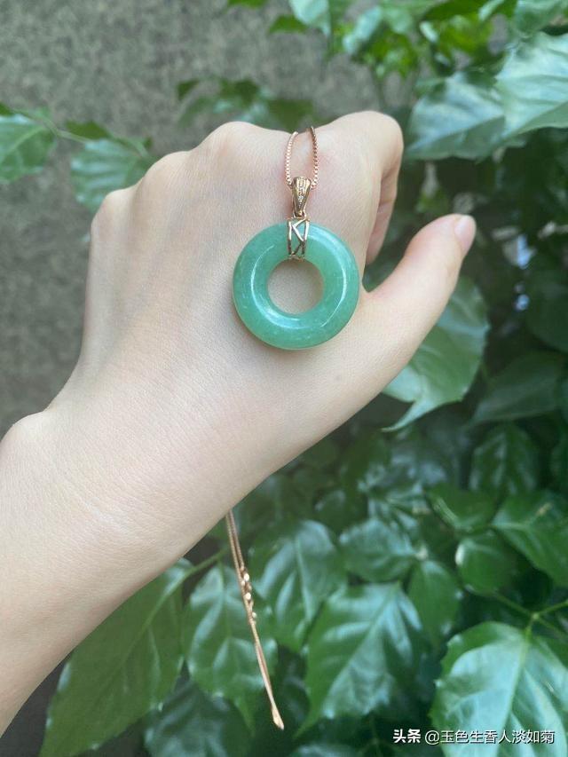 平安手镯的图片及价格,天然翡翠手链跟平安环值多少钱？
