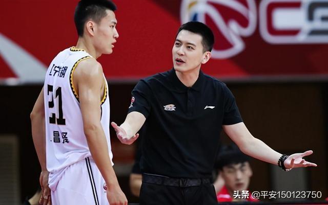 因防守失位<strong>吴怡臻</strong>，杨鸣训斥吴昌泽，为什么杨鸣这么凶？

