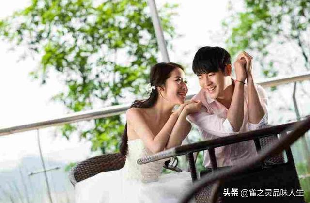 男生问我喜不喜欢他,其实我是喜欢他的,我该怎么高情商的回答他？