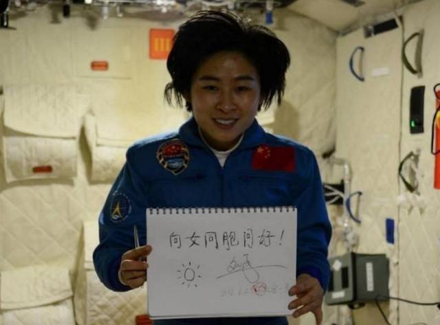 宇航员从太空回来都说有神，女性宇航员在太空来了例假，该怎么办