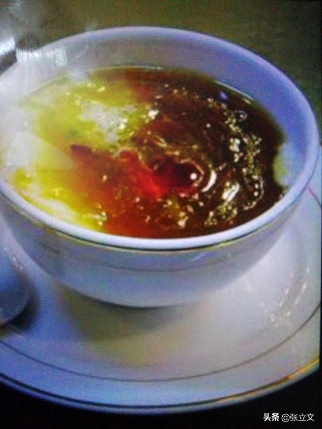 豆浆西施图片:吃早餐要了一碗豆浆，服务员给了一小袋醋，干什么用的？