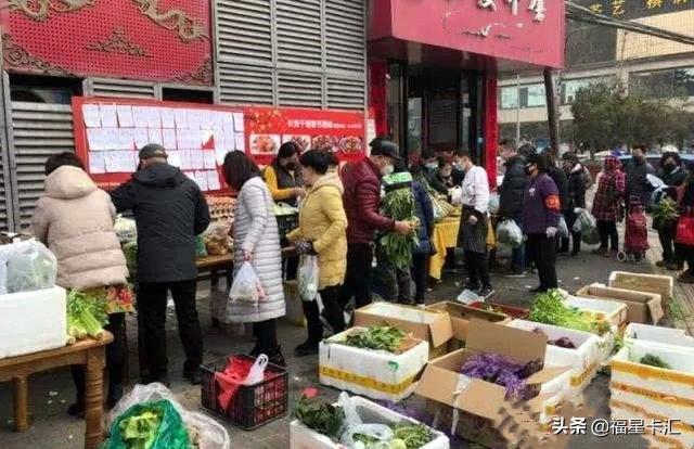 杨宝玲:既然可以摆地摊，那自已店门前可以摆摊吗