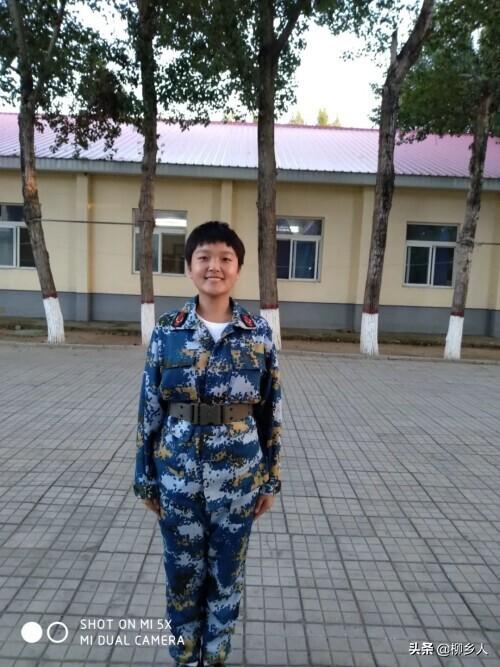 王心仪:曾感谢贫穷考上北大女孩王心仪参军，你支持她的选择吗？