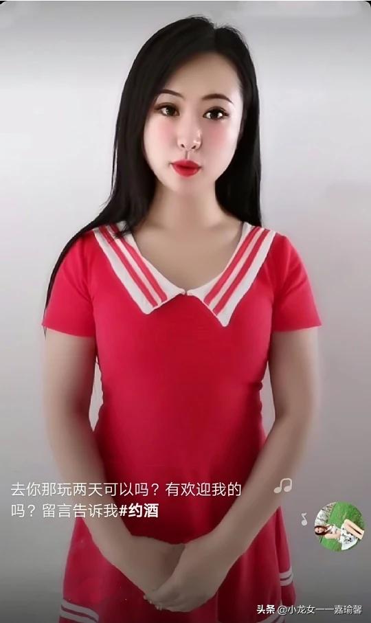 女人爱狗狗群视频:为什么大多单身女人都喜欢养大型犬？