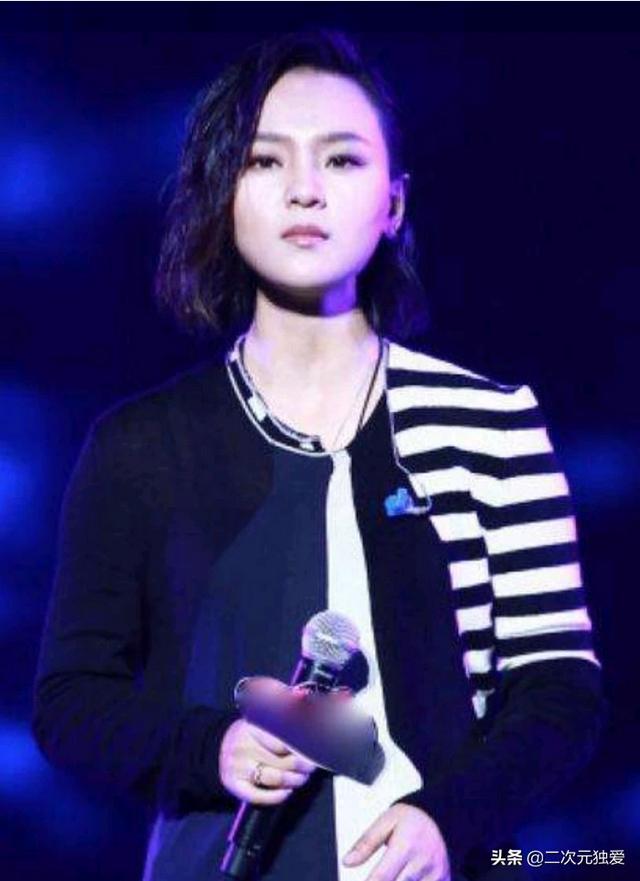 李宇春超女:曾经最受争议的超女李宇春曾轶可两人现状有何差异？