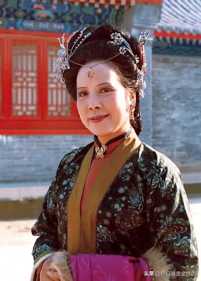 头条问答 - 《红楼梦》中为什么夏金桂就敢顶撞婆婆,王熙凤却要被婆婆