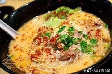 大阪烧和广岛烧到底有啥区别，日本的最出名的美食是什么