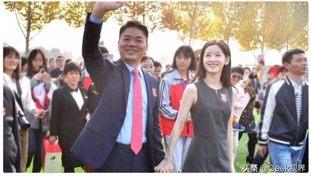 刘强东又回宿迁看相亲们了,为什么马云不回老家？