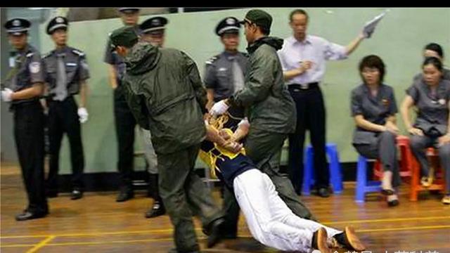 武警枪毙人后灵异事件:行刑当天，武警持枪来到监狱，死刑犯在看到武警的那一刻会怎样？