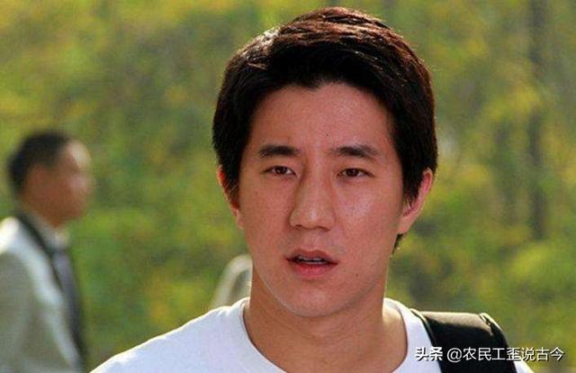 成龙原名陈港生为何儿子姓房