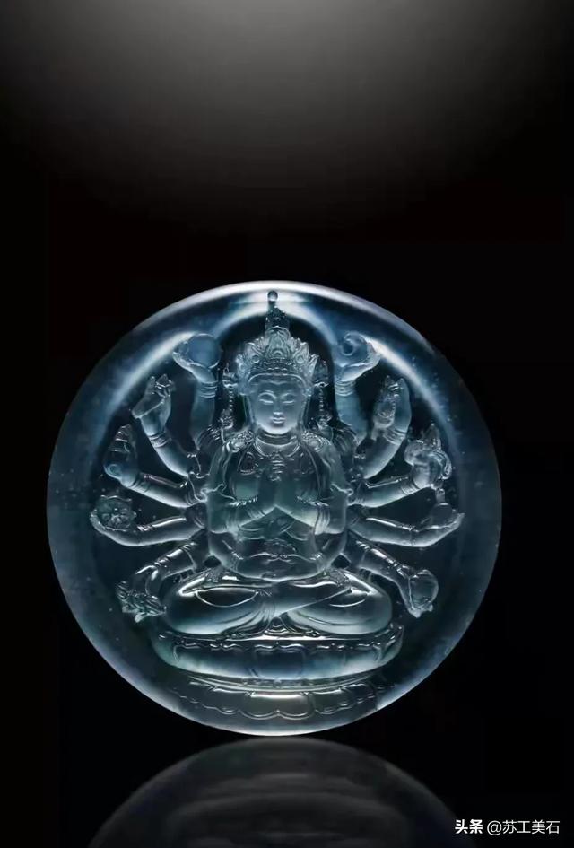 揭阳工翡翠雕刻的特点,揭阳五万能买什么样的翡翠？