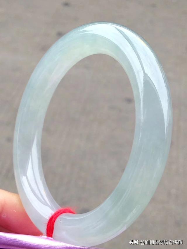 翡翠手镯,翡翠手镯是不是越透越好，哪种的最好看呢？