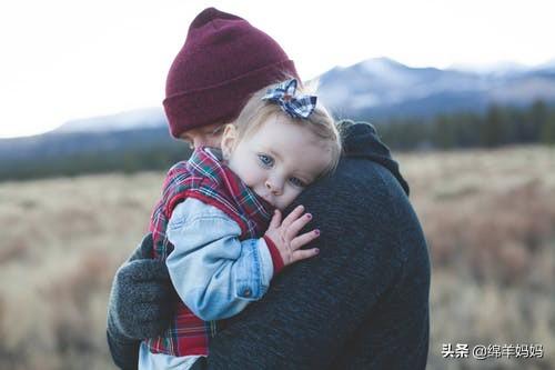 我把妈妈操得大喊大叫:妈妈经常在家里大喊大叫 快六岁的男孩打妈妈怎么办？