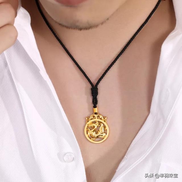 一手带玉一手戴金风水,谈生意要戴金项链（手链，戒指）吗？