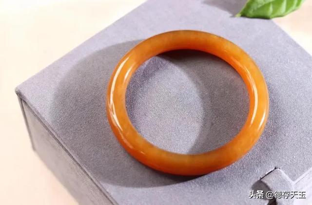 便宜的玉手镯是啥材质,新疆几十块的玉镯怎么样？