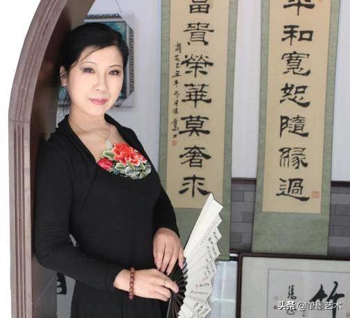 邓紫霄:“书法西施”邓凌鹰，为何把隶书写得那么漂亮