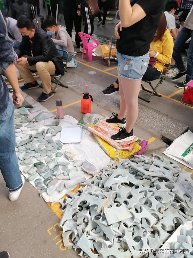 和田玉手镯70000元图片,在网上买了个六七百的手镯怎么觉得有点假？