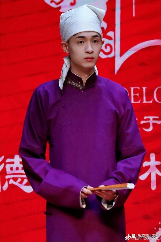 秦霄贤家世:对于秦霄贤基本功不够但是被捧红有什么看法