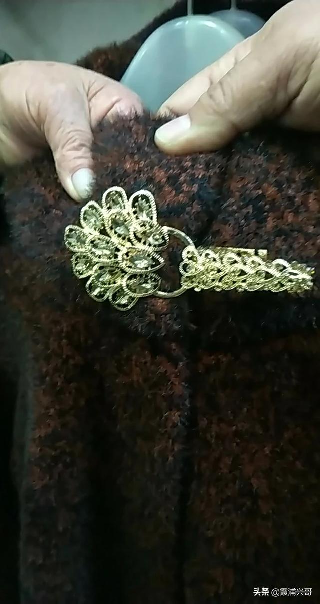 品牌折扣女装店进货如何选择合适的服装货源？