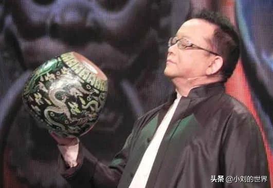 古董拍卖作曲滴水滚珠局:《天下收藏》鉴宝节目，假的砸掉，不怕鉴定错，砸的是真品嘛？