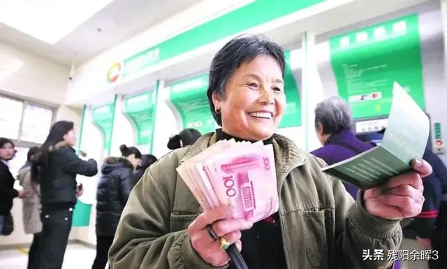 2021年养老金上调后，退休老人每月养老金3200元，算是什么水平？插图11