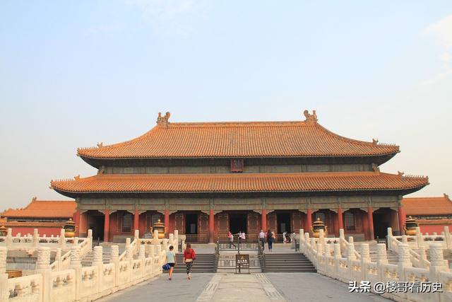 朱见深:为什么明宪宗子嗣数量仅次于朱元璋，还有人抓着万贵妃不放？