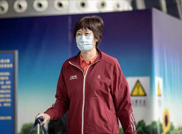 中国弃权东京奥运会：中国女排如何走出东京奥运惨败的困境？是换帅还是换新核心？