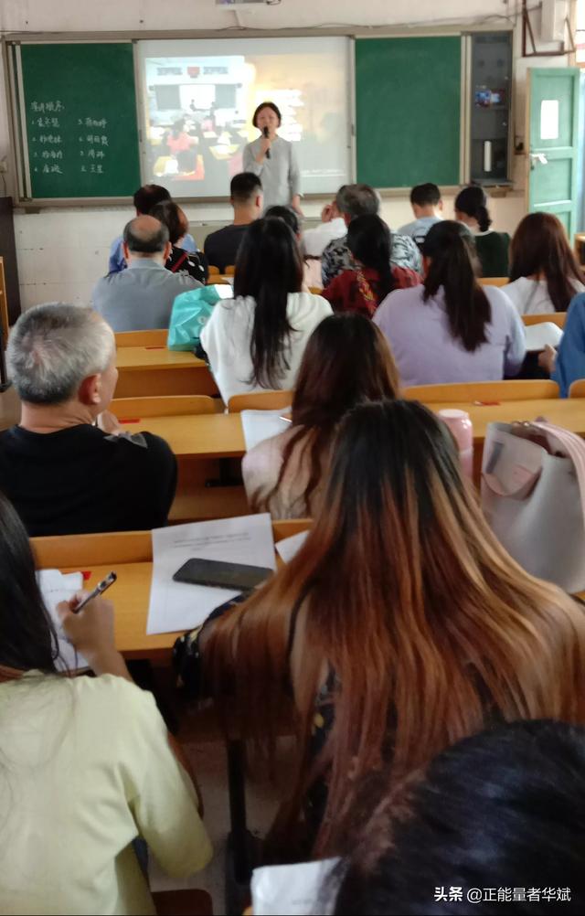为什么中小学的女老师越来越多呢？