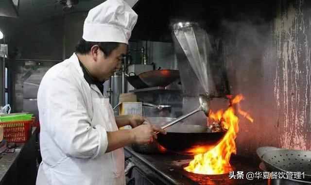 宽油是什么意思，是把油烧热炒菜好还是冷油炒菜好？