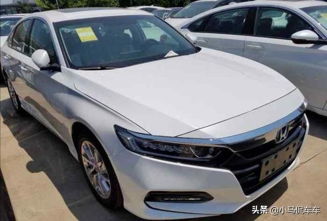 加菲猫和奥迪:裸车17万，买2.5的阿特兹还是1.5t的雅阁呢？