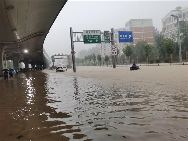 郑州暴雨拍到龙，一场罕见的洪涝灾害，席卷了河南郑州，为什么这次的暴雨如此之大