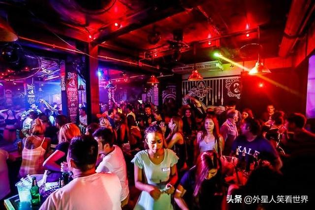 黑正妹:为什么大部分男的都爱看美腿