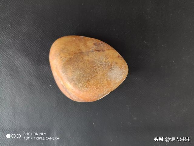 透闪石玉基本知识,是带有透闪石的玉统称和田玉吗？