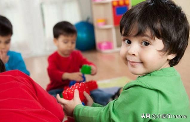 微信小孩表情包:8090的后，有二个小孩的晒图看看谁家的最可爱？(最火两个小孩的图片)